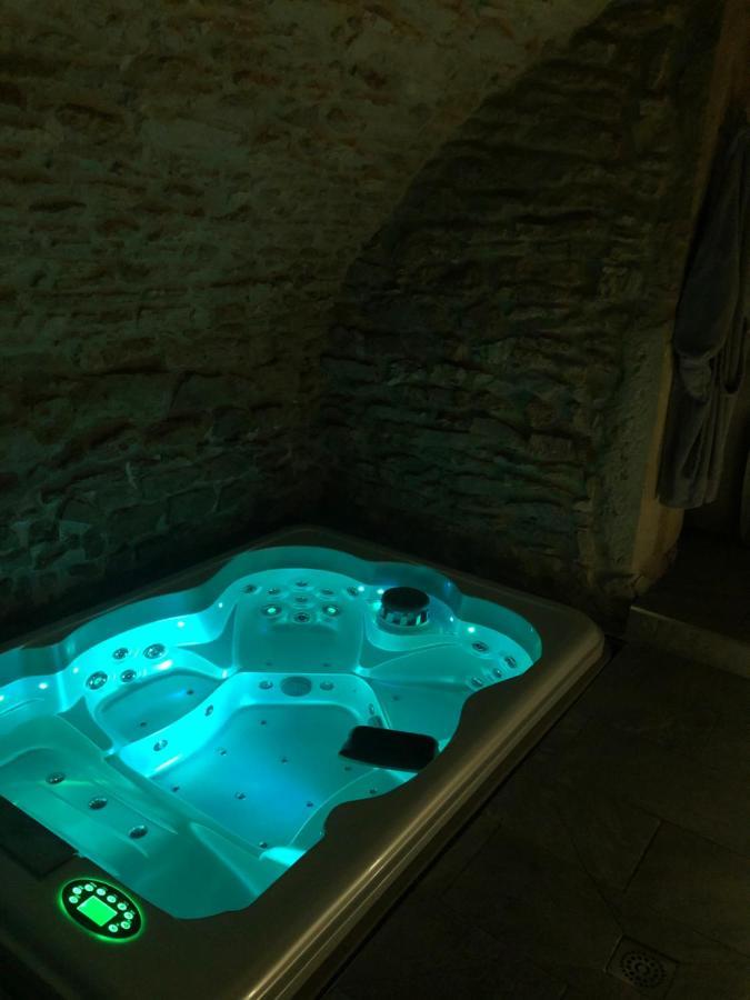 Appartement jaccuzi&spa des caves Stanislas à Nancy Extérieur photo